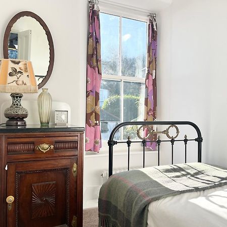 Janies Cottage~ Mousehole~Eclectic Interiors & Vintage Charm Екстериор снимка