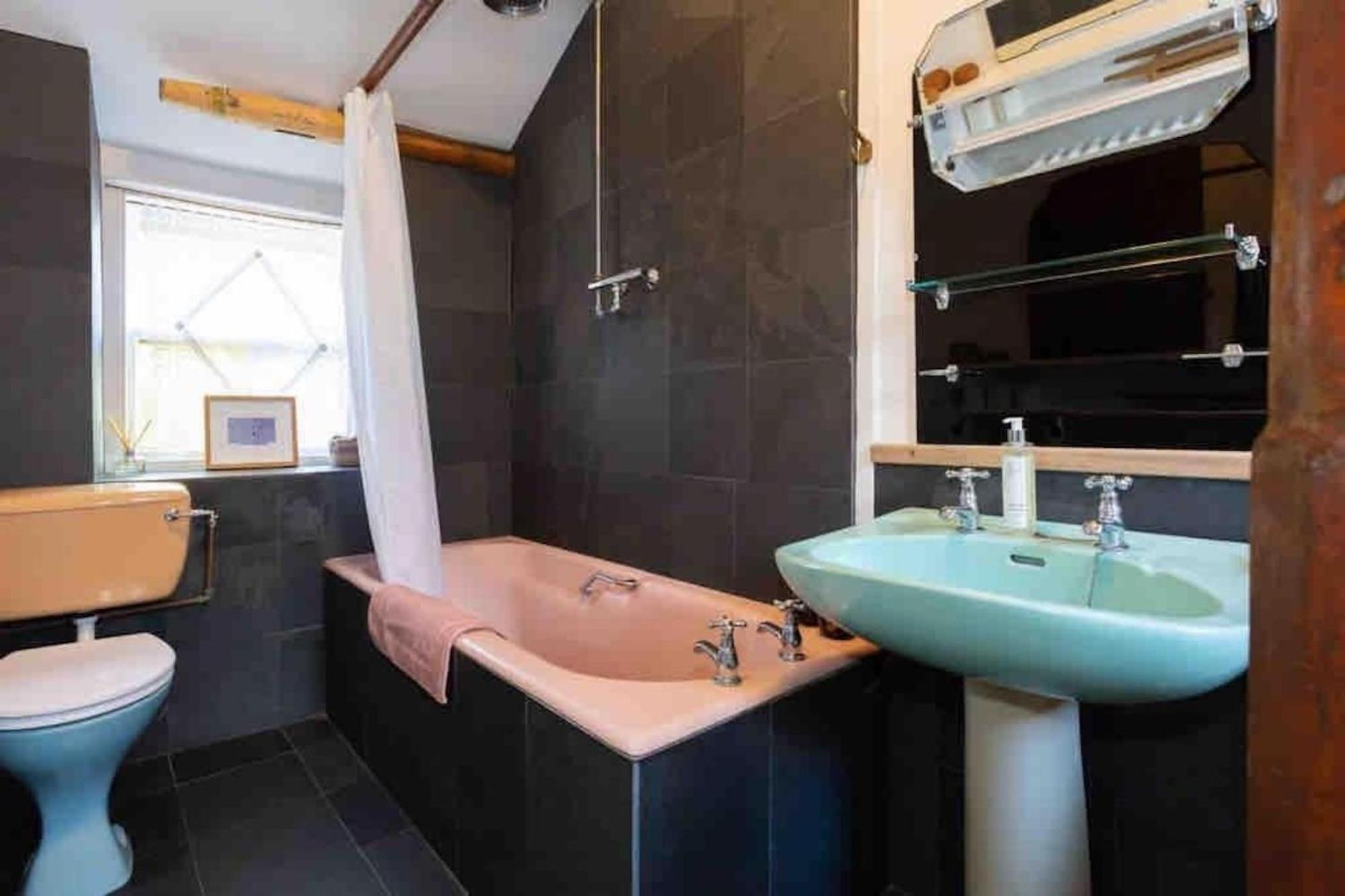 Janies Cottage~ Mousehole~Eclectic Interiors & Vintage Charm Екстериор снимка