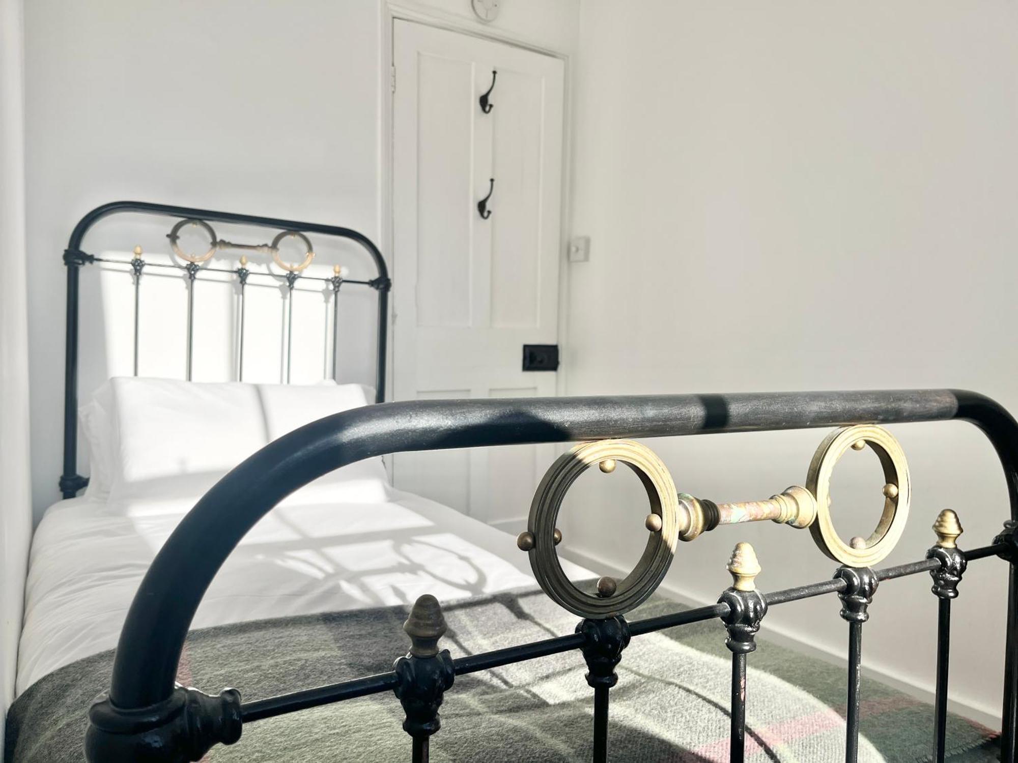 Janies Cottage~ Mousehole~Eclectic Interiors & Vintage Charm Екстериор снимка
